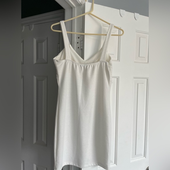 White Sleeveless Deess - Picture 2 of 2